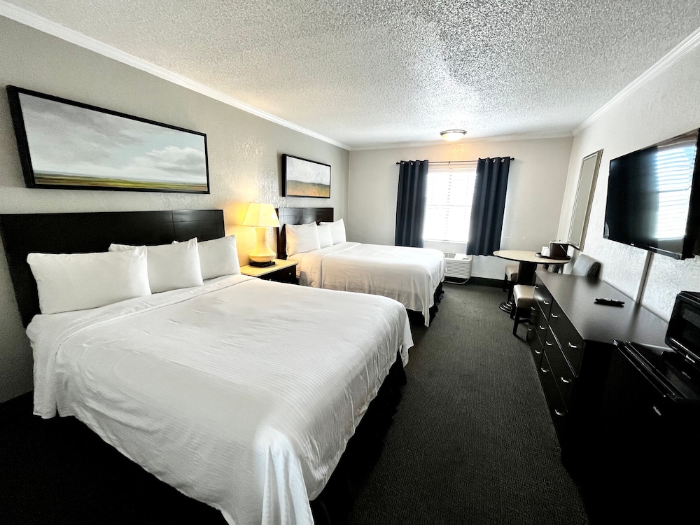 Deluxe Room, 2 Queen Beds (Interior) - Photo 11
