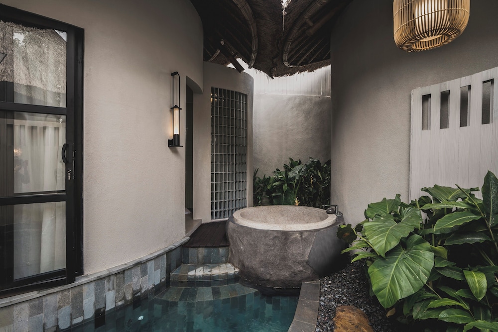 Grand One Bedroom Villa with Private Pool - Photo 7