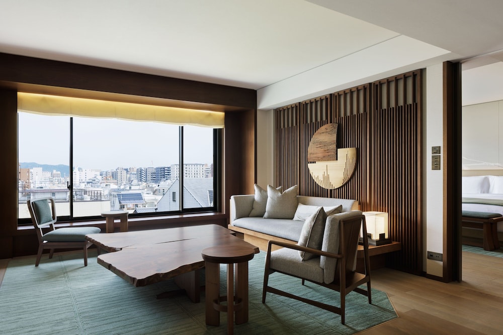 Executive Suite, 1 King Bed, City View - Photo 14