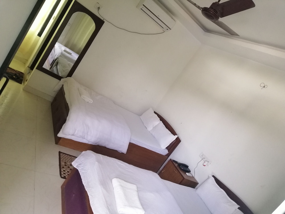 Family Suite, 2 Queen Beds, Pool View, Ground Floor photo 3