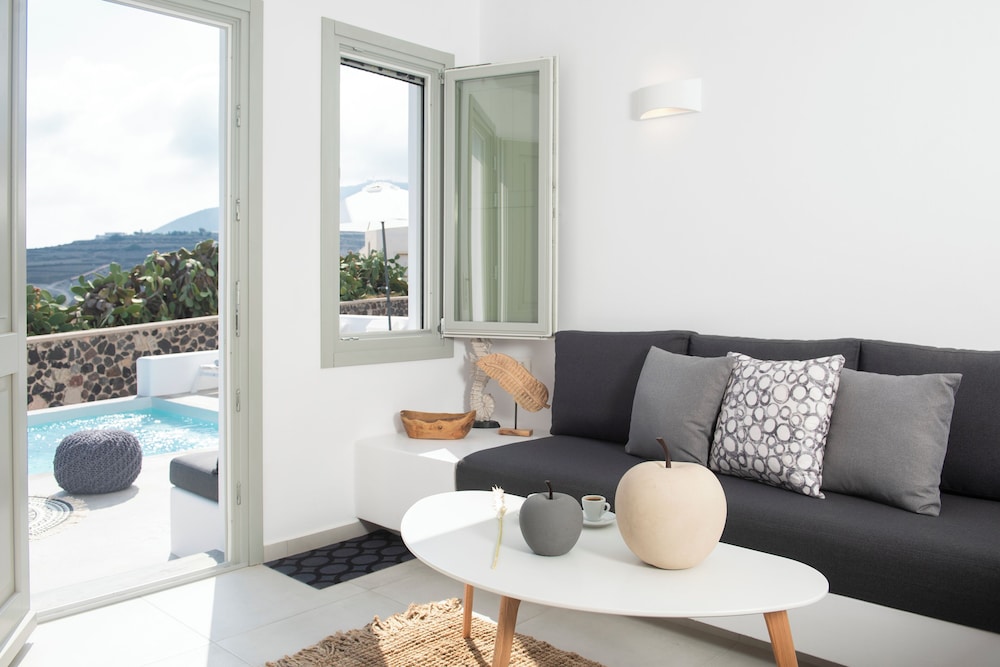 Deluxe Apartment | 2 | Shared Heated Plunge Pool