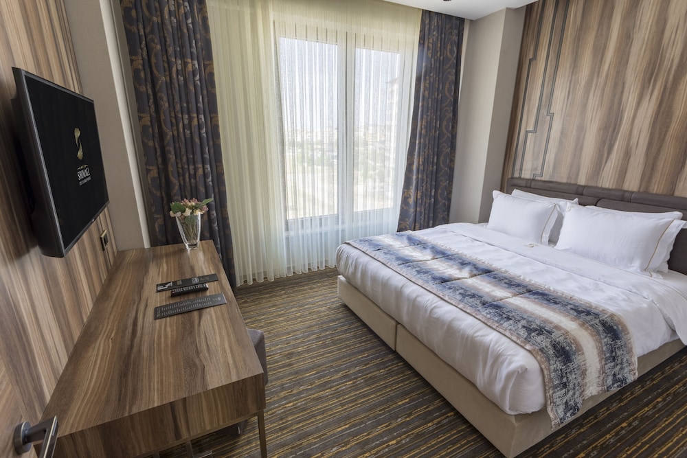 Junior Suite, 1 King Bed, City View - Photo 1