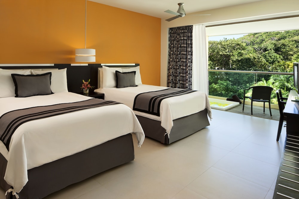 Deluxe Room, 2 Double Beds (Tropical View) - Photo 2