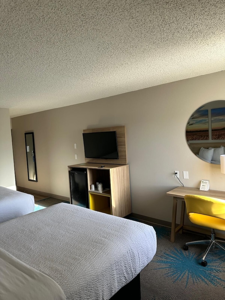 Room, 2 Queen Beds, Non Smoking - Photo 4