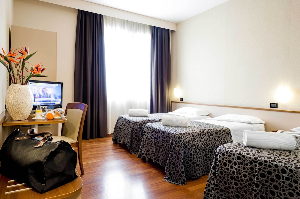 Standard Triple Room, 3 Twin Beds photo 1