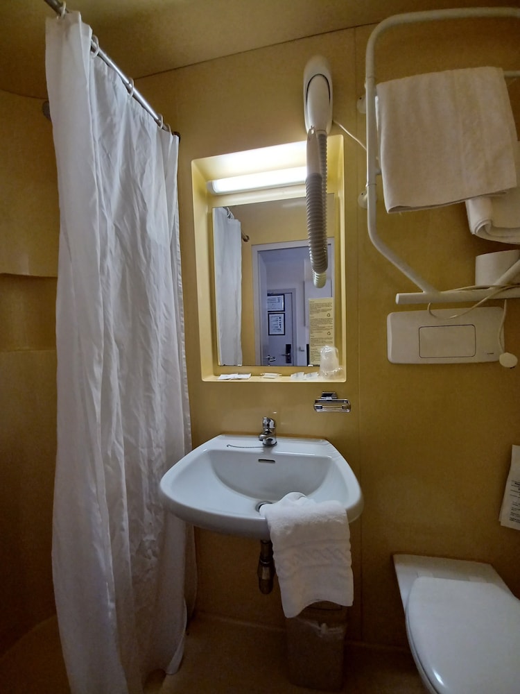 Standard Double Room - Photo 4