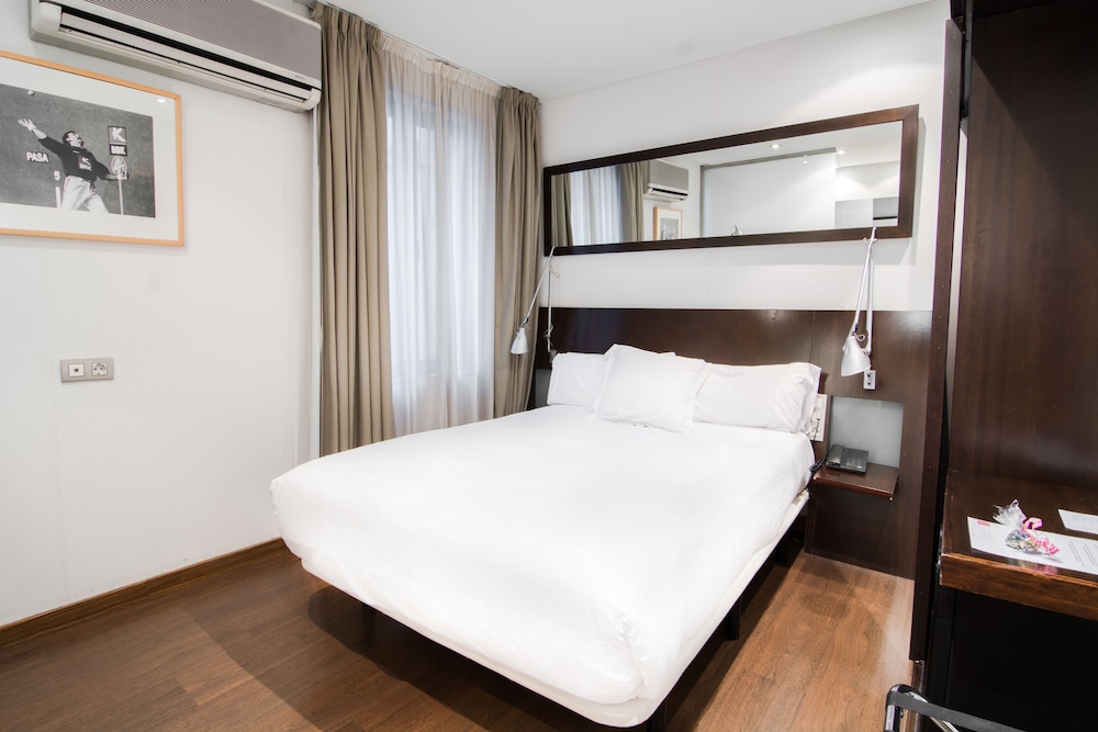 Standard Double Room - Photo 7