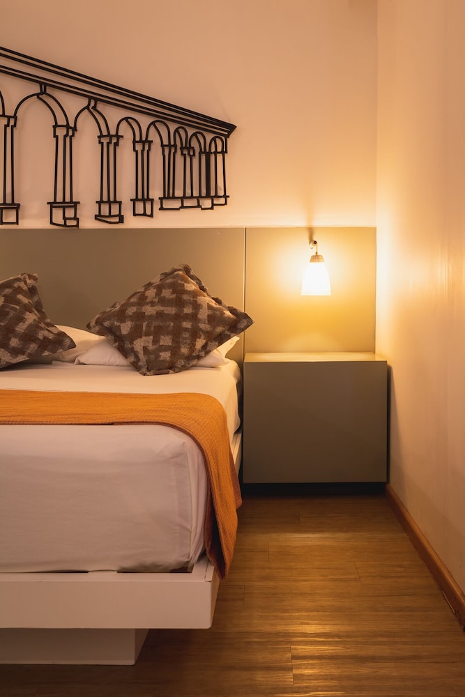 Basic Double Room, Multiple Beds, Non Smoking, Mountain View photo 2