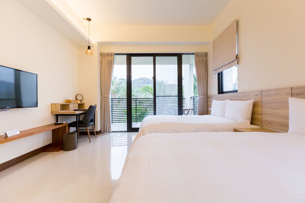 Superior Quadruple Room, 2 Queen Beds, Mountain View