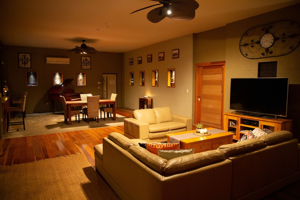 Lyndon Haven Luxury Suite photo 3