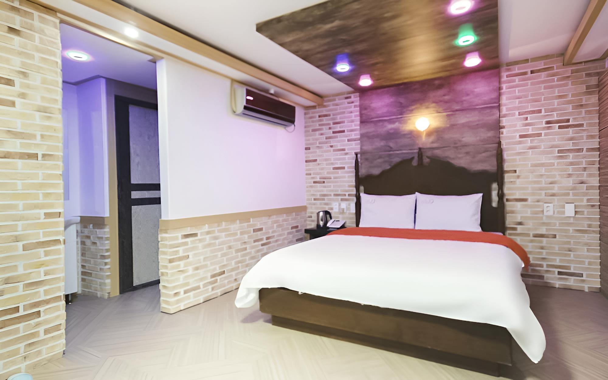 Room (VIP (Double Bed Hotel Bedding Soundpr) photo 1