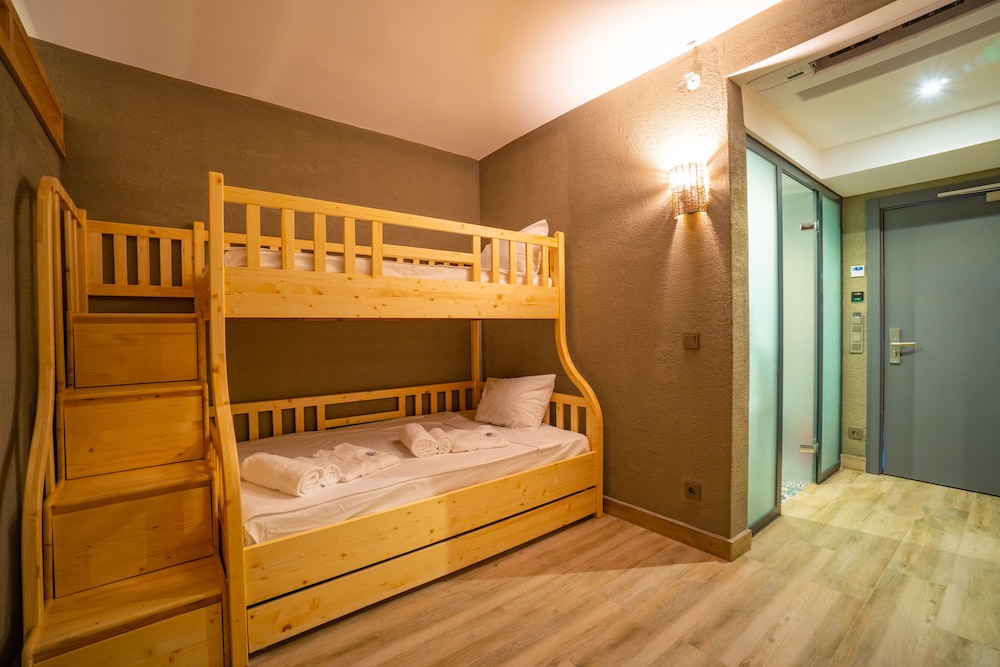 Family Quadruple Room photo 1