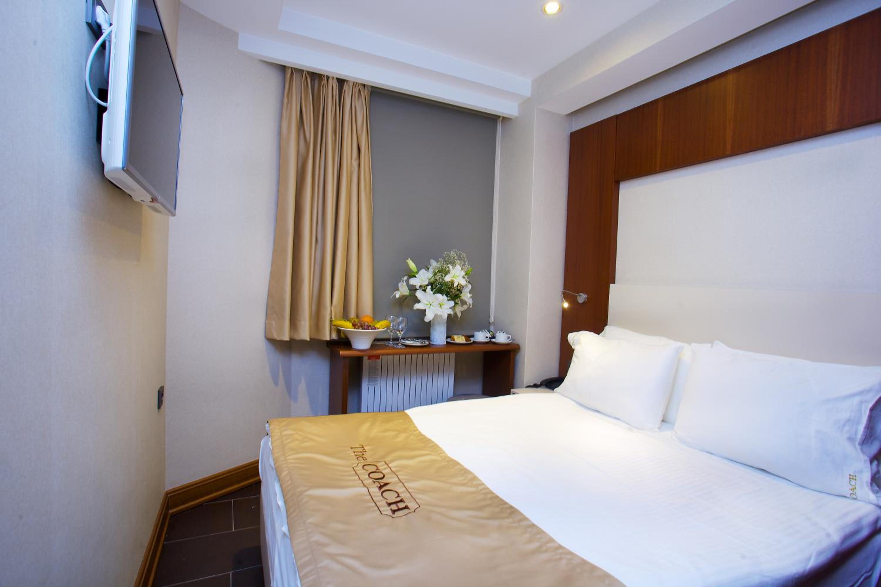 Deluxe Double Room with Balcony photo 1