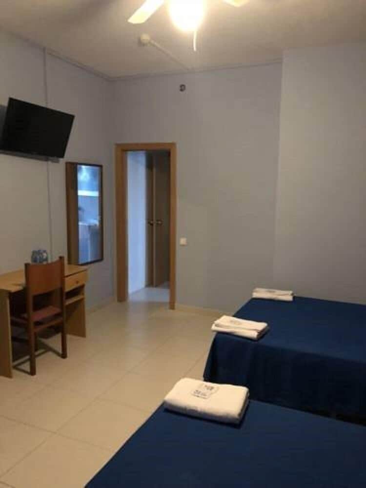 Standard Quadruple Room - Photo 6