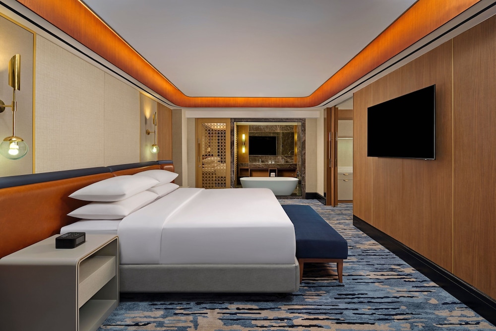 Club Suite, 2 Bedrooms - Photo 5