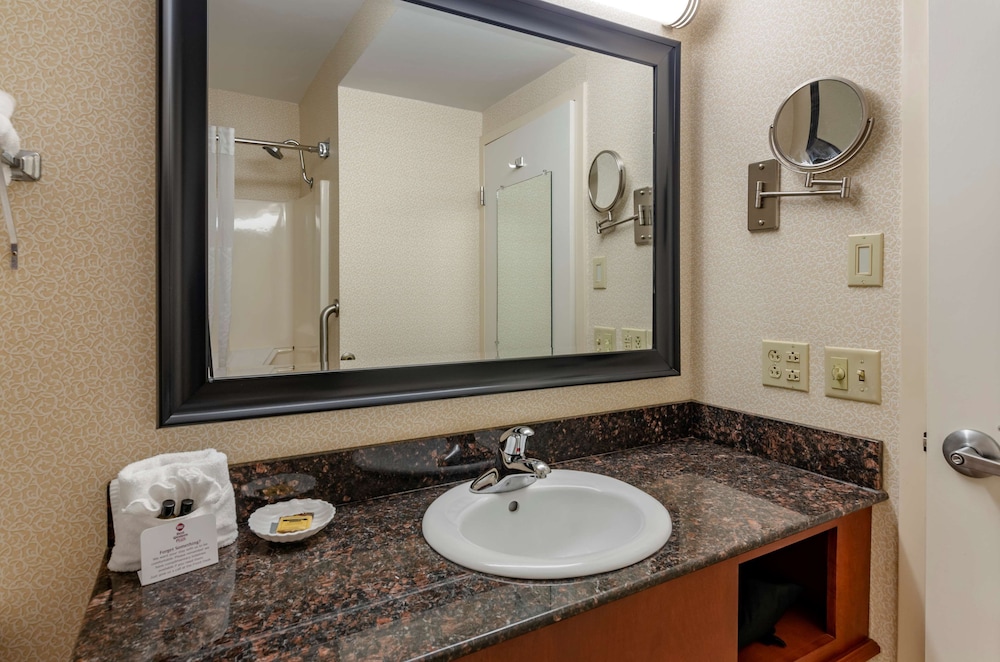 Standard Room, 2 Queen Beds, Non Smoking, Refrigerator & Microwave (with Sofabed) - Photo 4