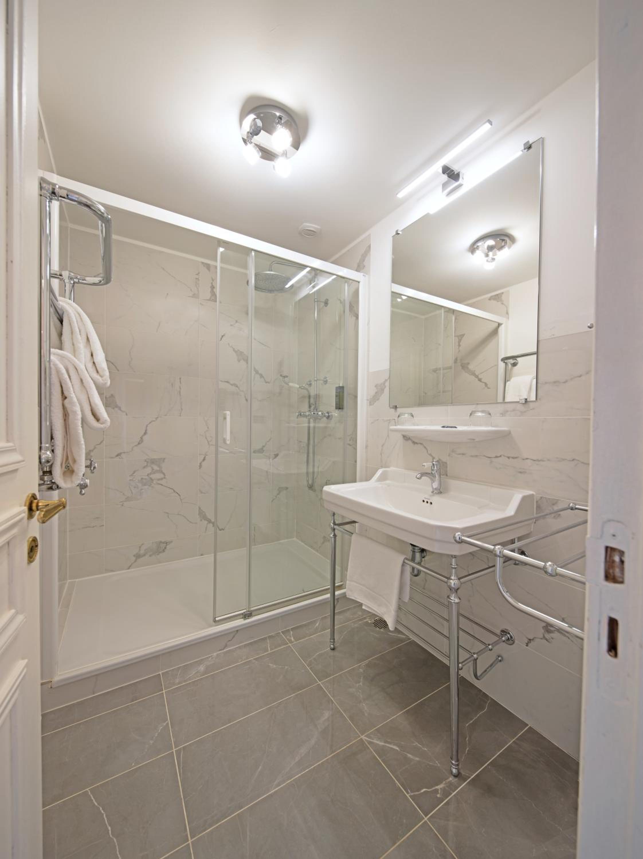 Double Room - Photo 3
