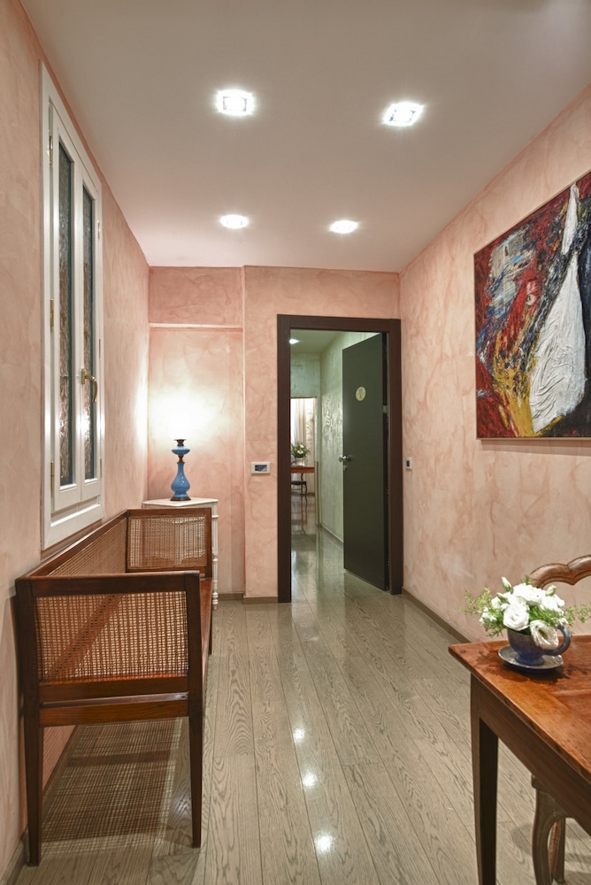 Junior Studio Suite, 2 Bedrooms, Bathtub, Mezzanine photo 3