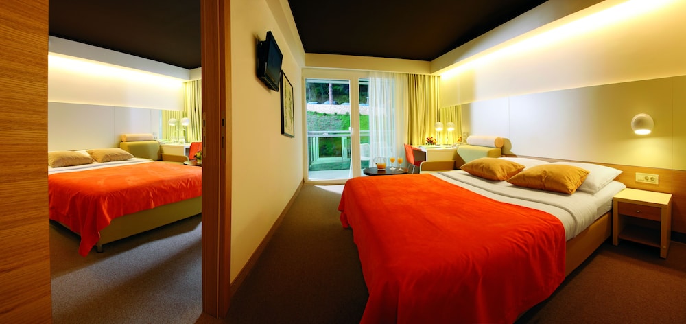 Standard Family Room with Extra Bed and Sea Side Balcony - Photo 1