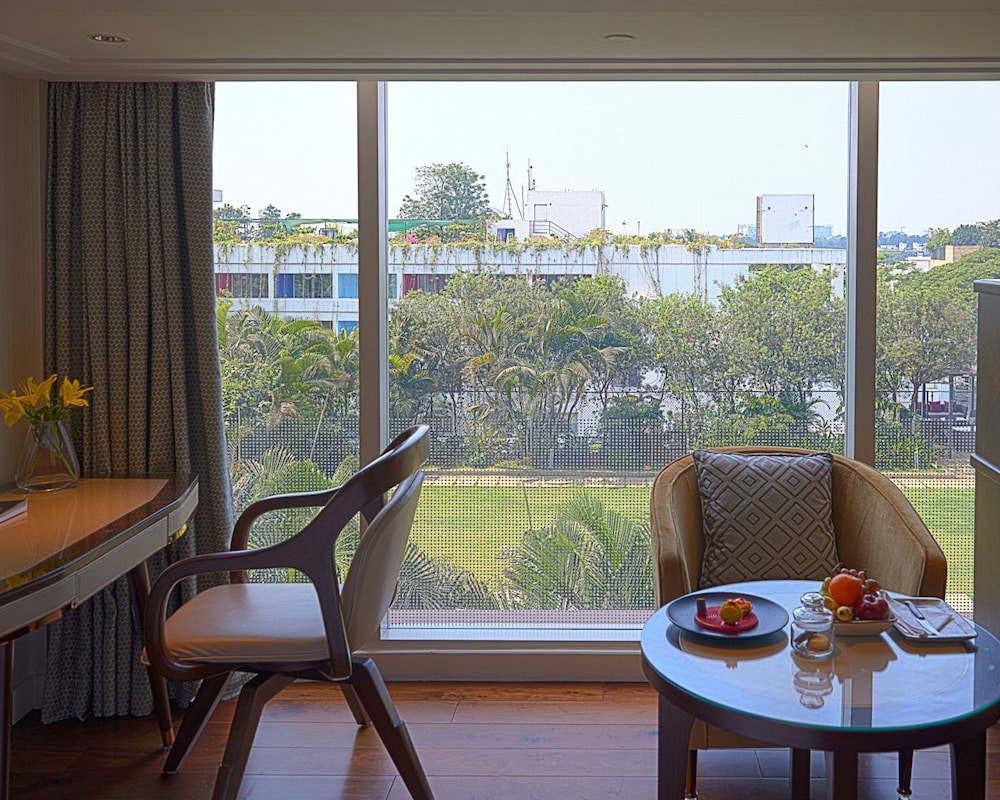 Deluxe Room, 1 King Bed, Garden View - Photo 2