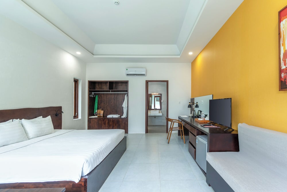 Exclusive Bungalow, 1 King Bed, Garden View photo 2