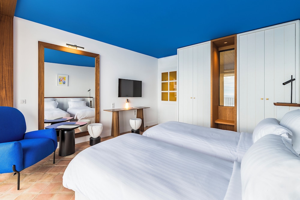 Club Room, Balcony, Panoramic Sea View photo 3