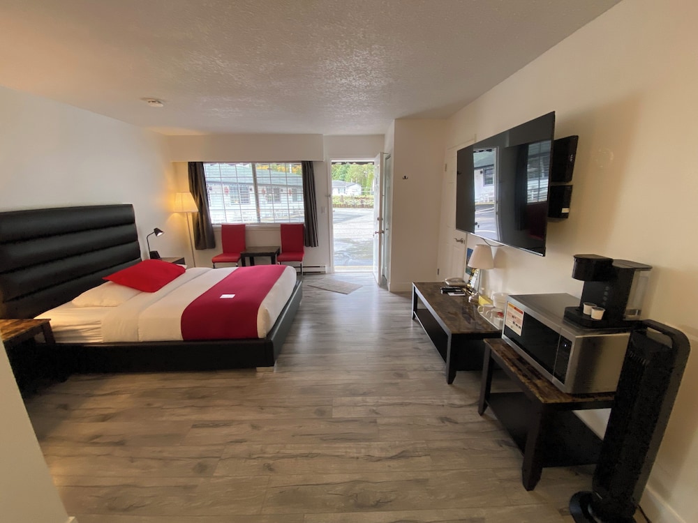 Deluxe Room, 1 Queen Bed, Non Smoking, Mountain View photo 3