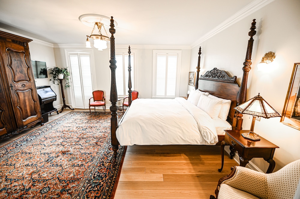 Superior Room, 1 King Bed, Balcony, Annex Building photo 2