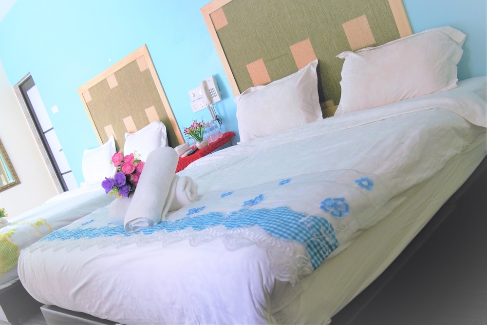 Deluxe Family With King Bed photo 3