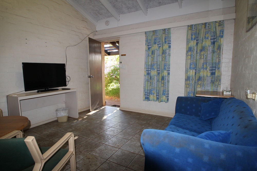 Family Room, 2 Bedrooms photo 3