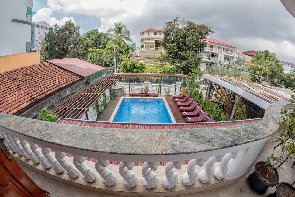 Deluxe Double Bed with Balcony - Photo 2