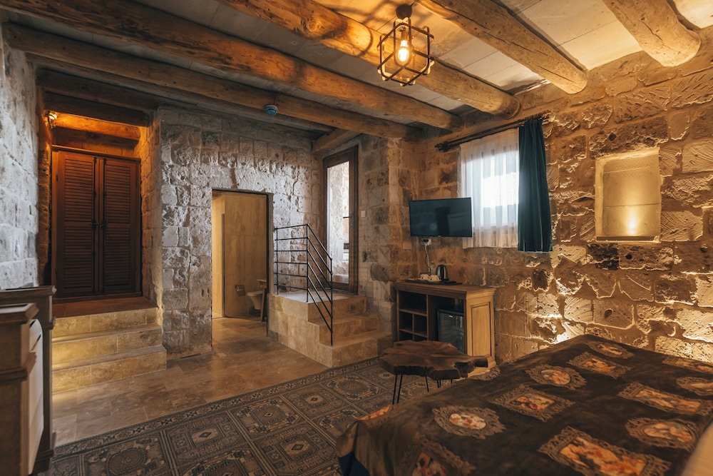 Executive Suite - Photo 7