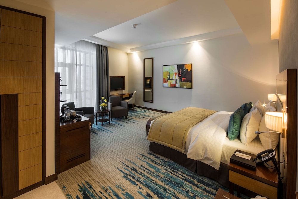Deluxe Room, 1 King Bed photo 3