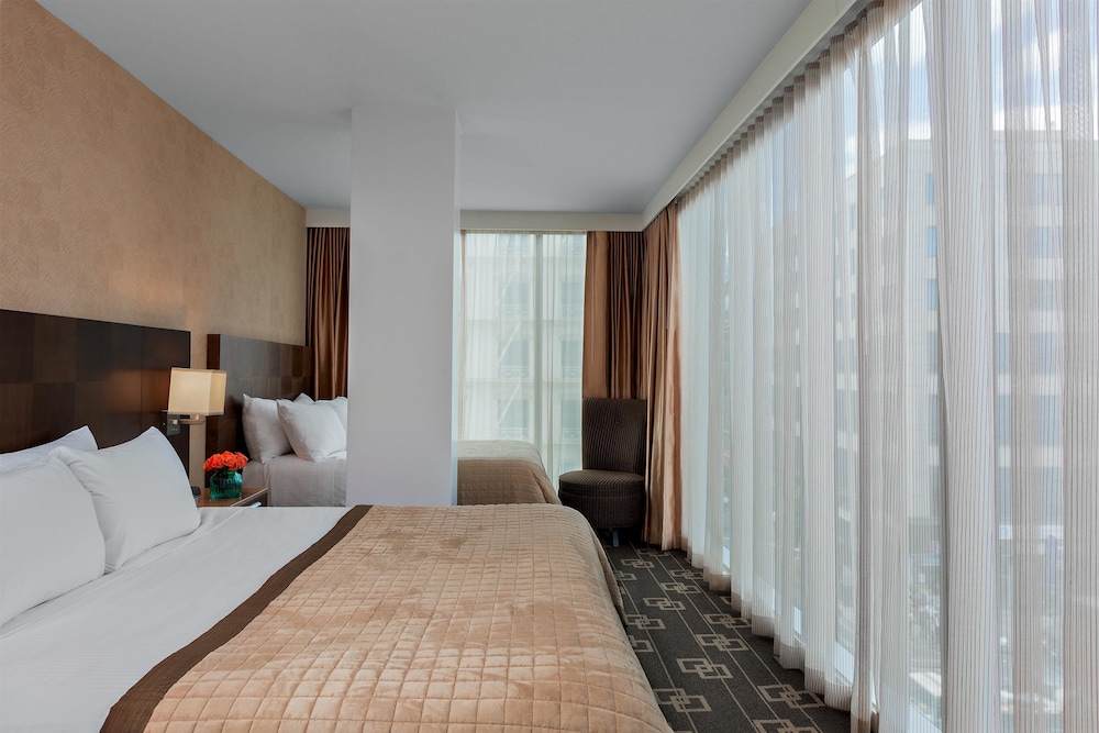 Executive Room, 1 Queen Bed, Non Smoking (15th Floor)