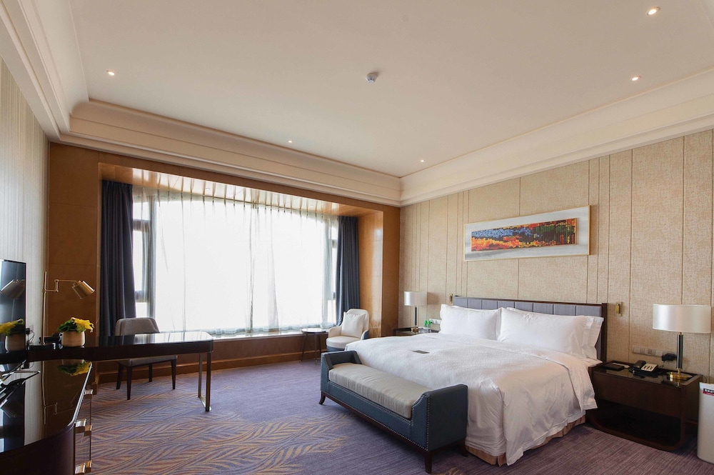 Deluxe Sea View Room with King Size Bed - Photo 2