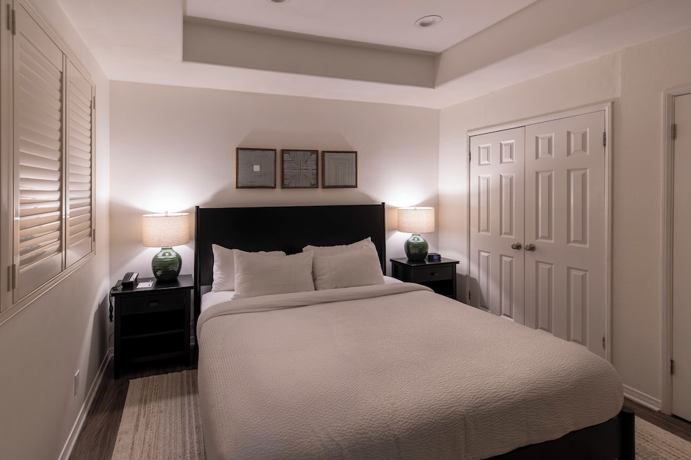 Deluxe Suite photo 2