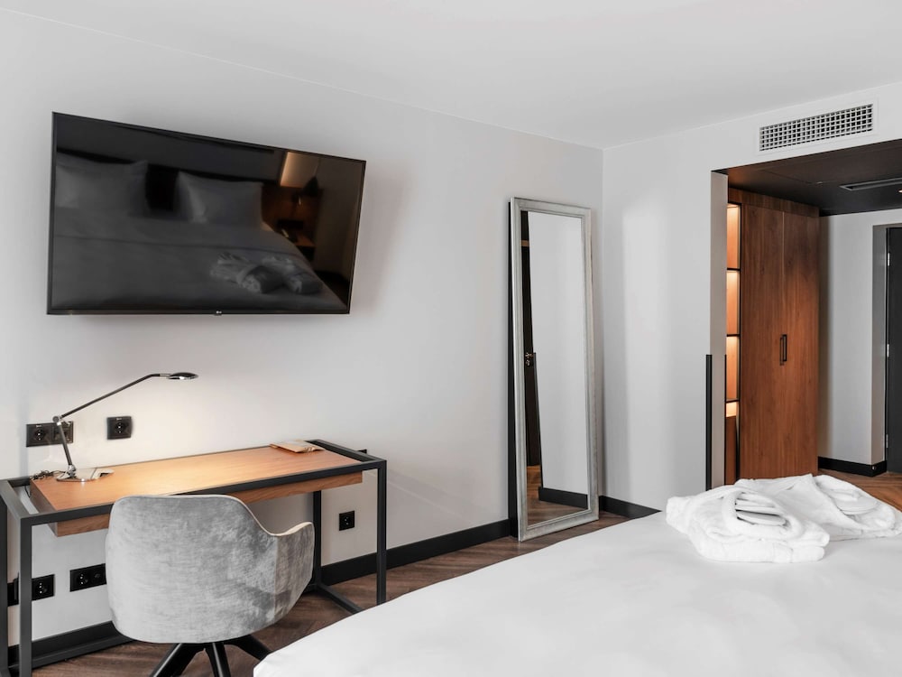 Privilege, Room, 1 Queen Bed - Photo 7