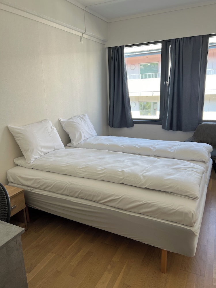 Basic Double Room, 1 Double Bed, Non Smoking, Private Bathroom photo 1