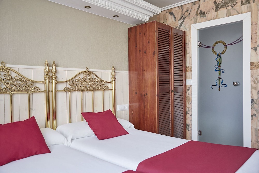 Standard Double Room - Photo 4