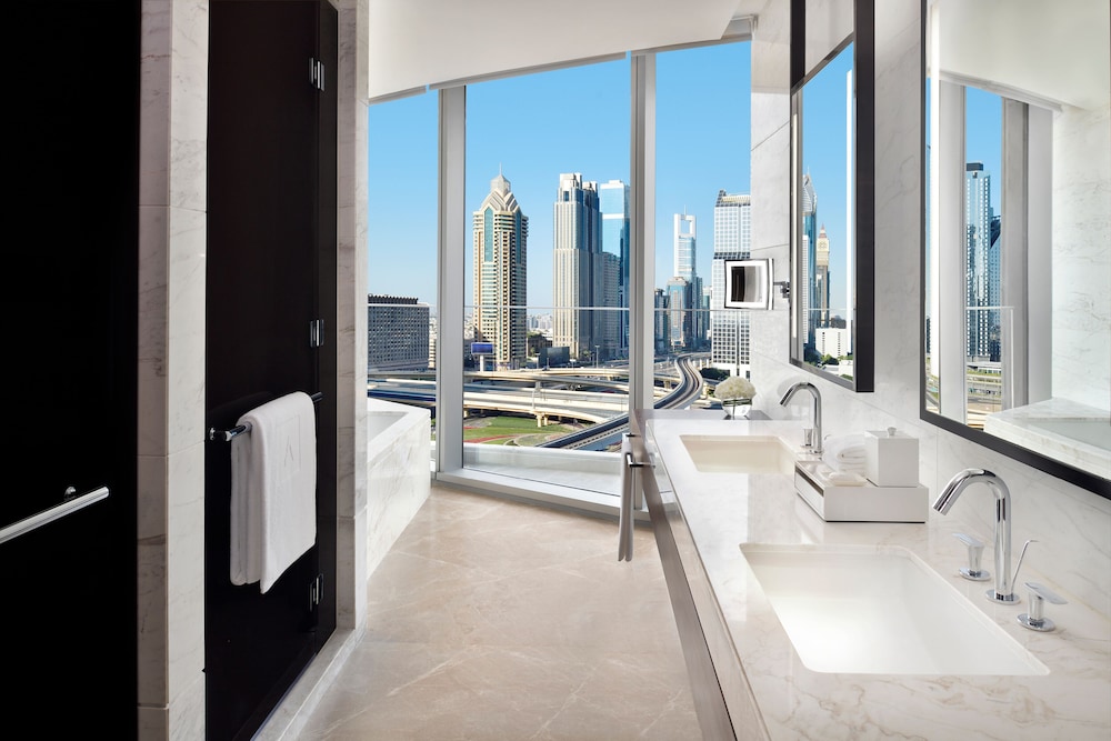 Junior Suite - Exclusive Access to Level 54 Infinity Pool & Club Lounge photo 2