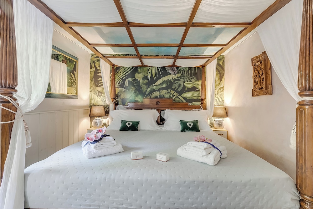 Family Apartment, Multiple Bedrooms (Casa Fra Gli Ulivi with Pool -)