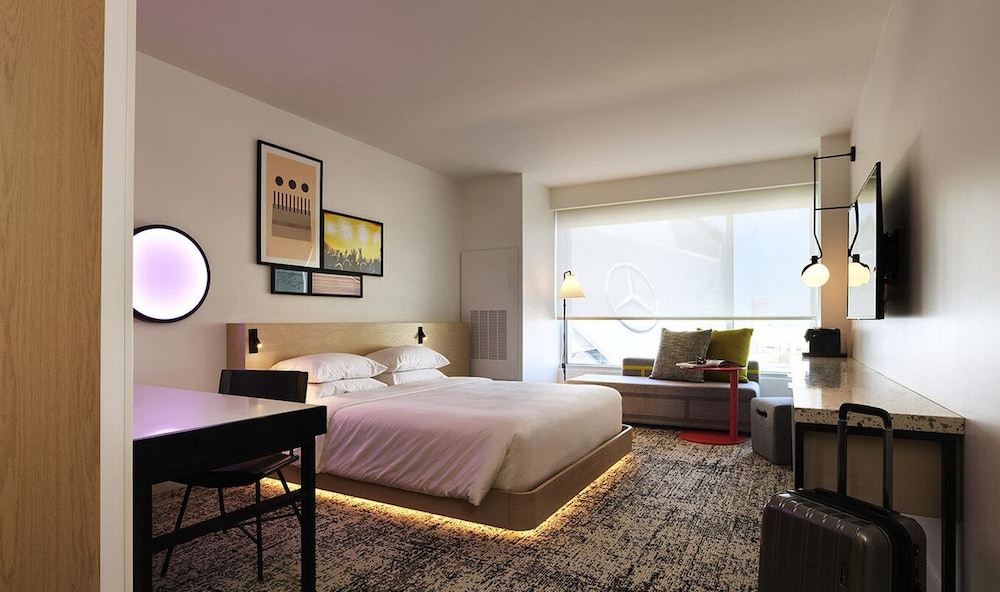 Superior Room, 1 King Bed (REVERB King Accessible Room) - Photo 3