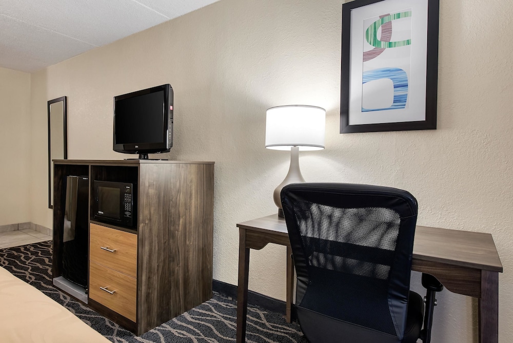 Room, 1 Double Bed, Accessible, Non Smoking (Bathtub/Shower Combo) photo 3