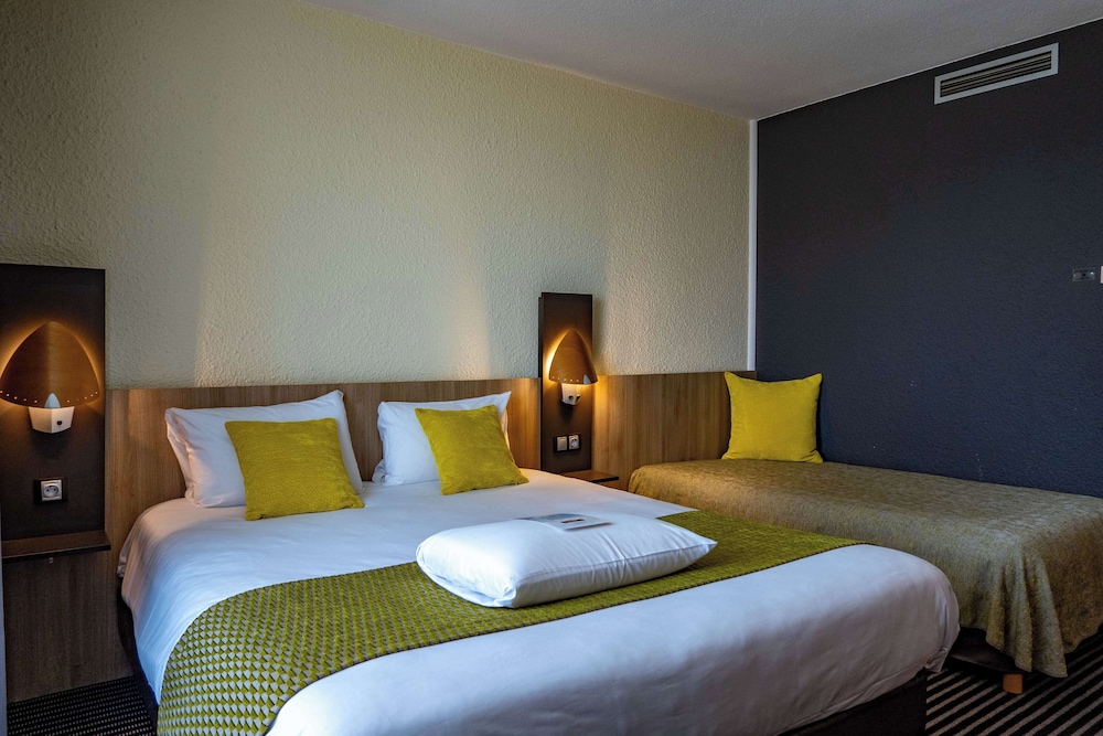 Superior Room, Multiple Beds - Photo 12
