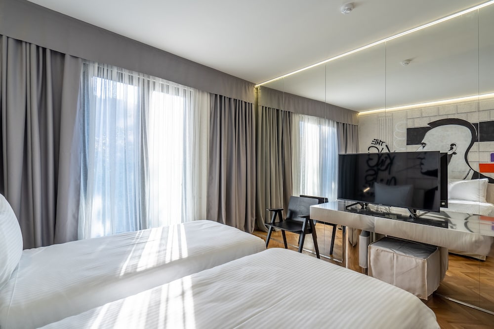 Standard Twin Room - Photo 17