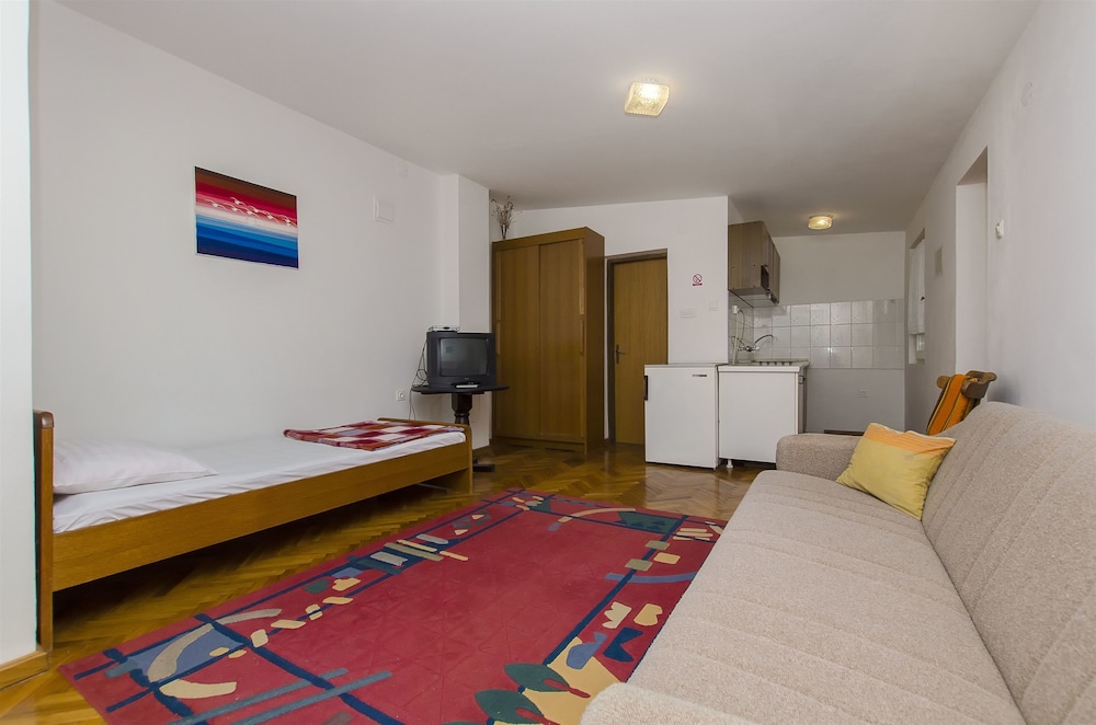 Apartment (A3)