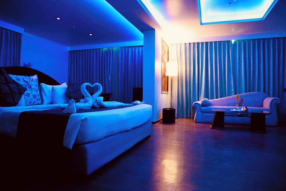 Honeymoon Room - Photo 5