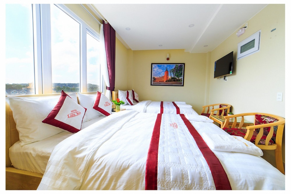 Deluxe Quadruple Room, City View
