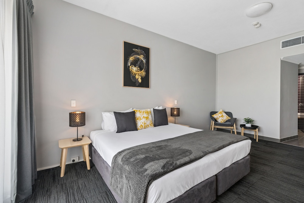 Hotel Deluxe Room - Photo 4