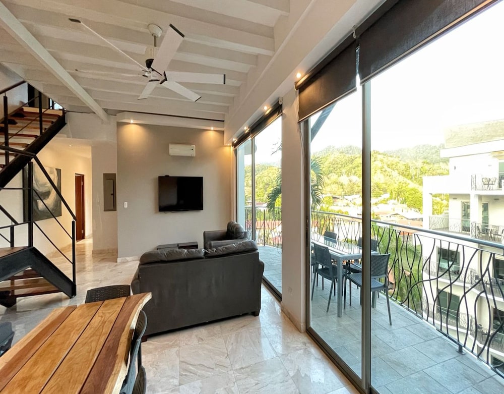 Antarctic Ocean Penthouse, 6 Bedrooms, 5.5 Bathrooms, Kitchen  & 2 Plunge Pool photo 3